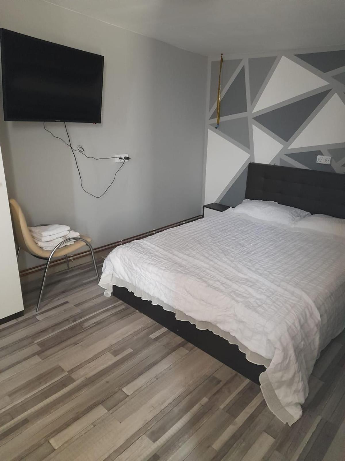 Apartmán Garsoniera Sic Zona Terapia Zona Linistita La Casa Cu Parcare Kluž Exteriér fotografie