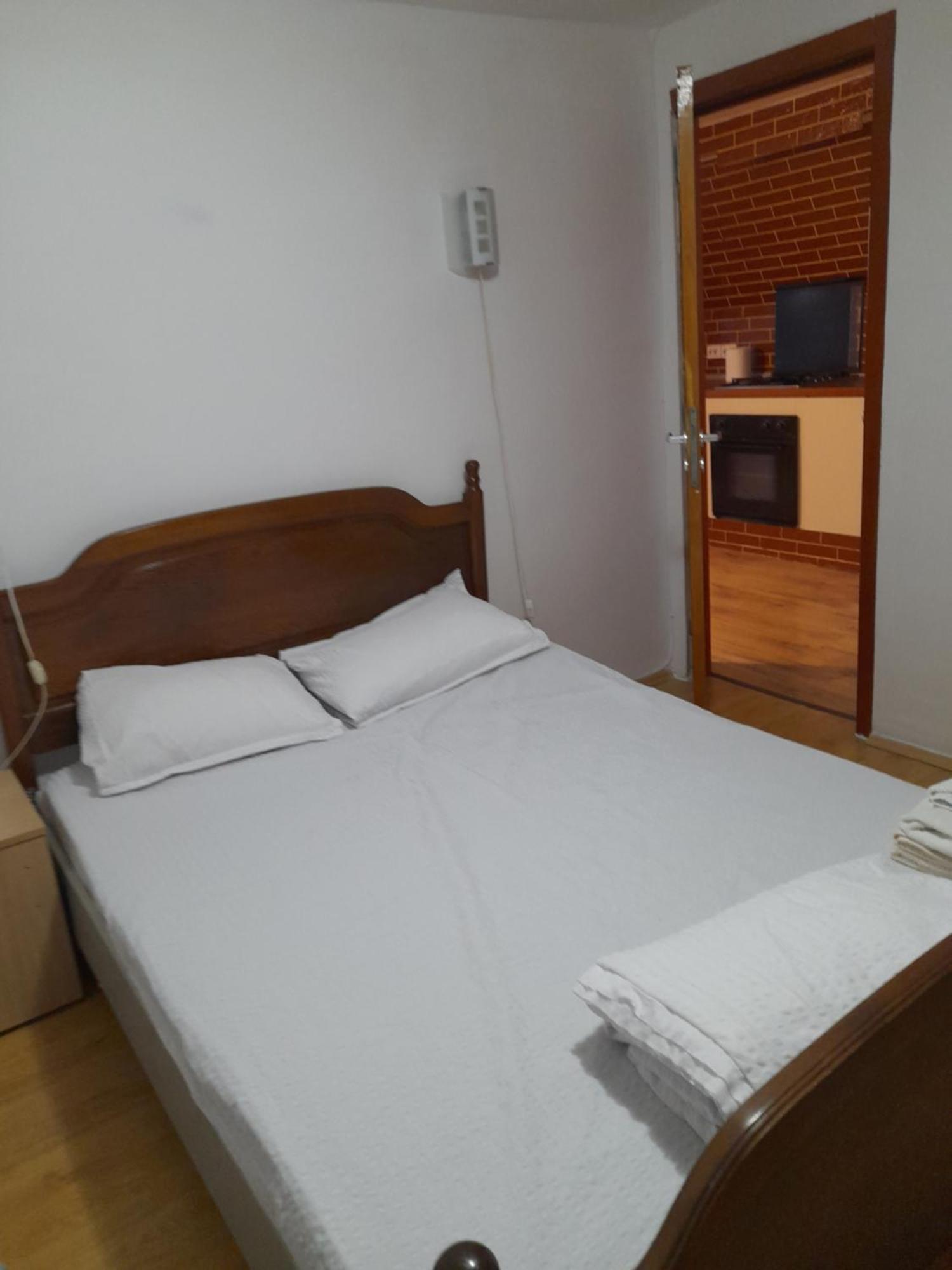 Apartmán Garsoniera Sic Zona Terapia Zona Linistita La Casa Cu Parcare Kluž Exteriér fotografie