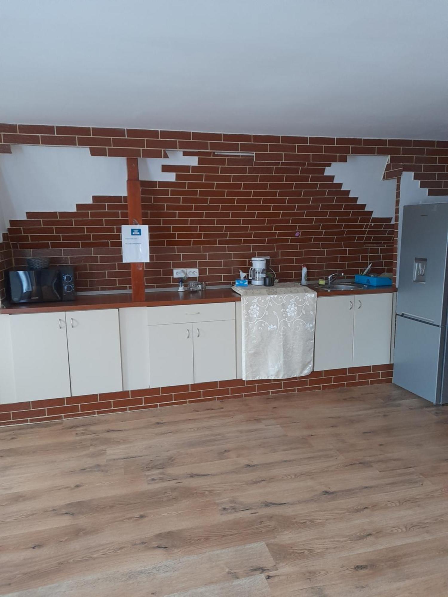 Apartmán Garsoniera Sic Zona Terapia Zona Linistita La Casa Cu Parcare Kluž Exteriér fotografie