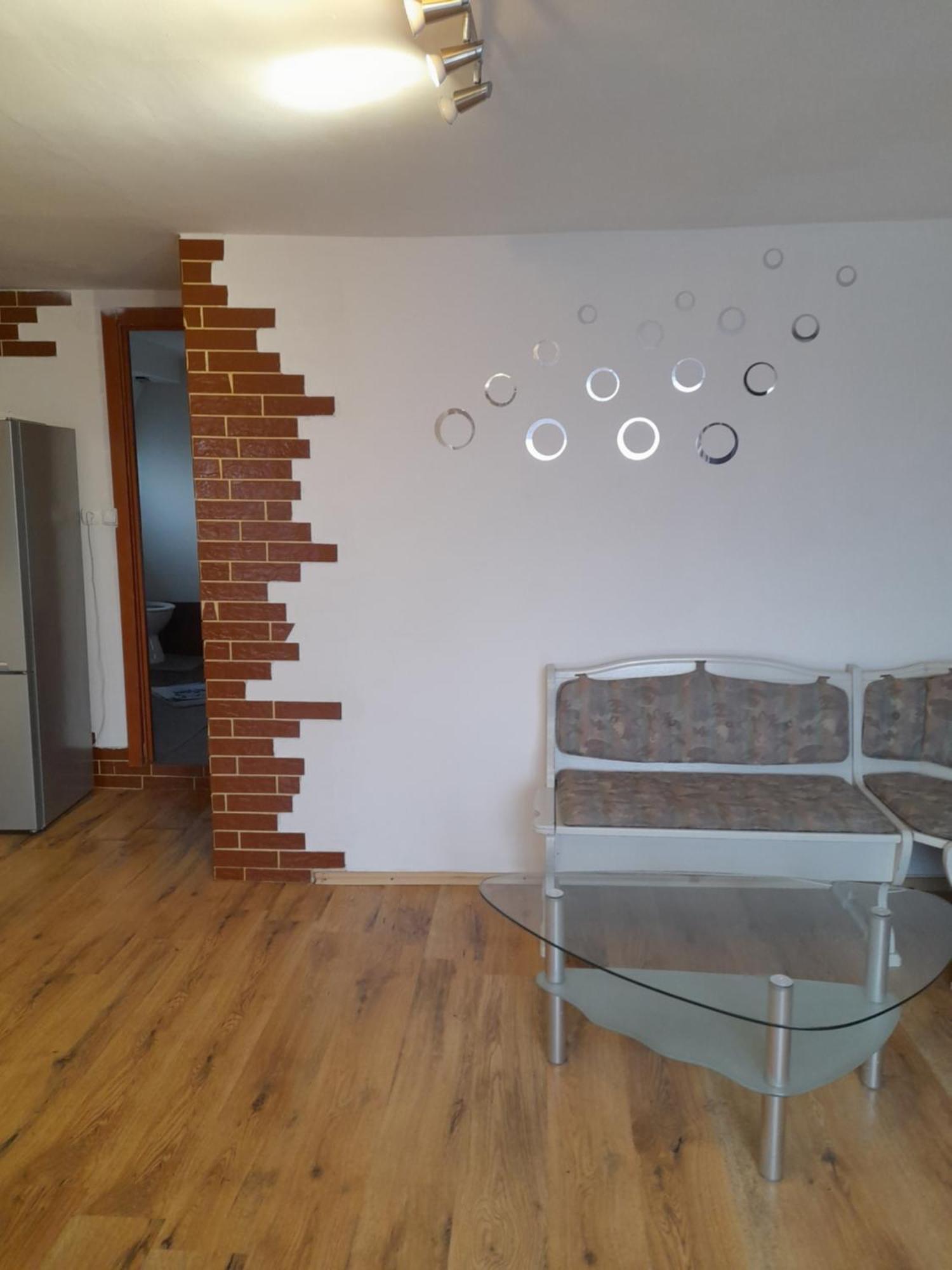 Apartmán Garsoniera Sic Zona Terapia Zona Linistita La Casa Cu Parcare Kluž Exteriér fotografie